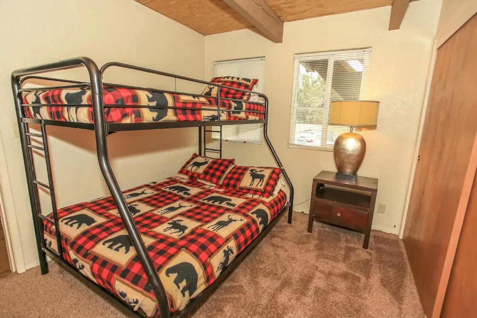 Bearly Rustic - 2BR 1BA, WiFi, Nice Back Yard for Snow Play