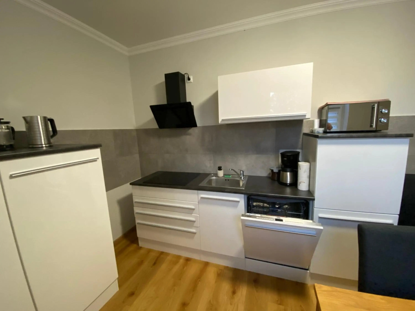 Schöne 2 Raumwohnung. Neu saniert, modern.