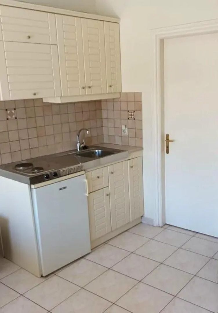 Konstantinos Hotel & Apartments