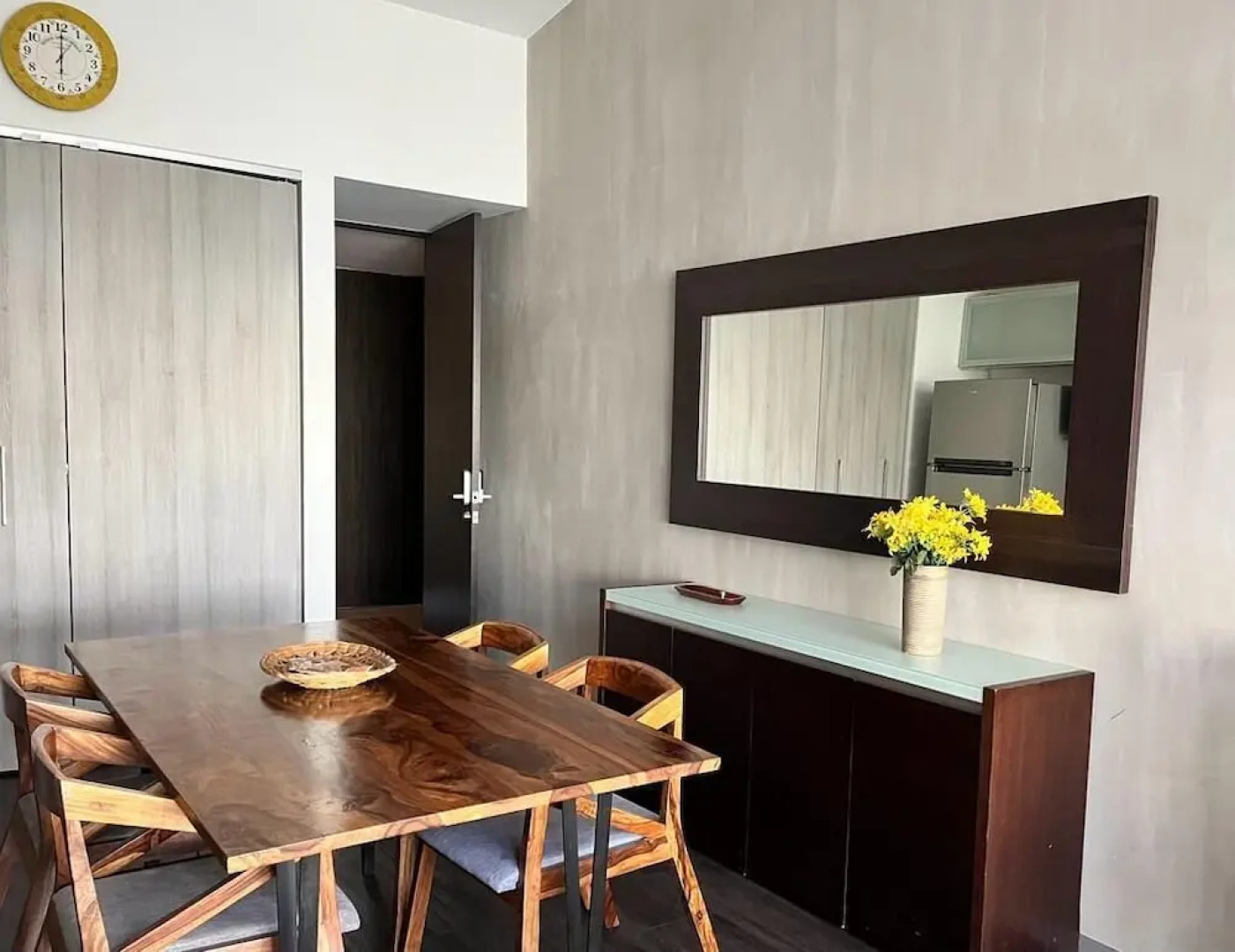 BEE Suites Santa Ana