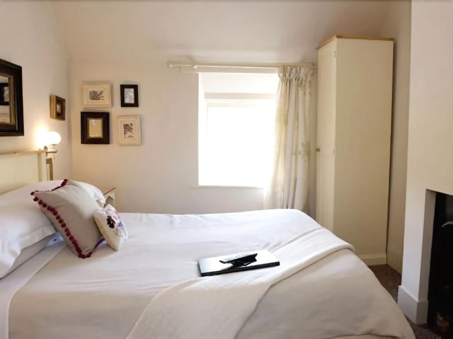 The Hollow Bottom - B&B