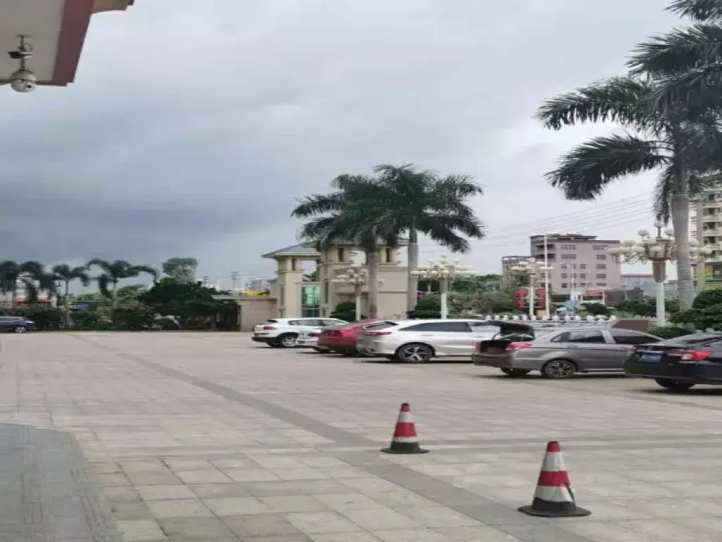 Vienna International Hotel (Haikou Old Town High-speed Railway Station)