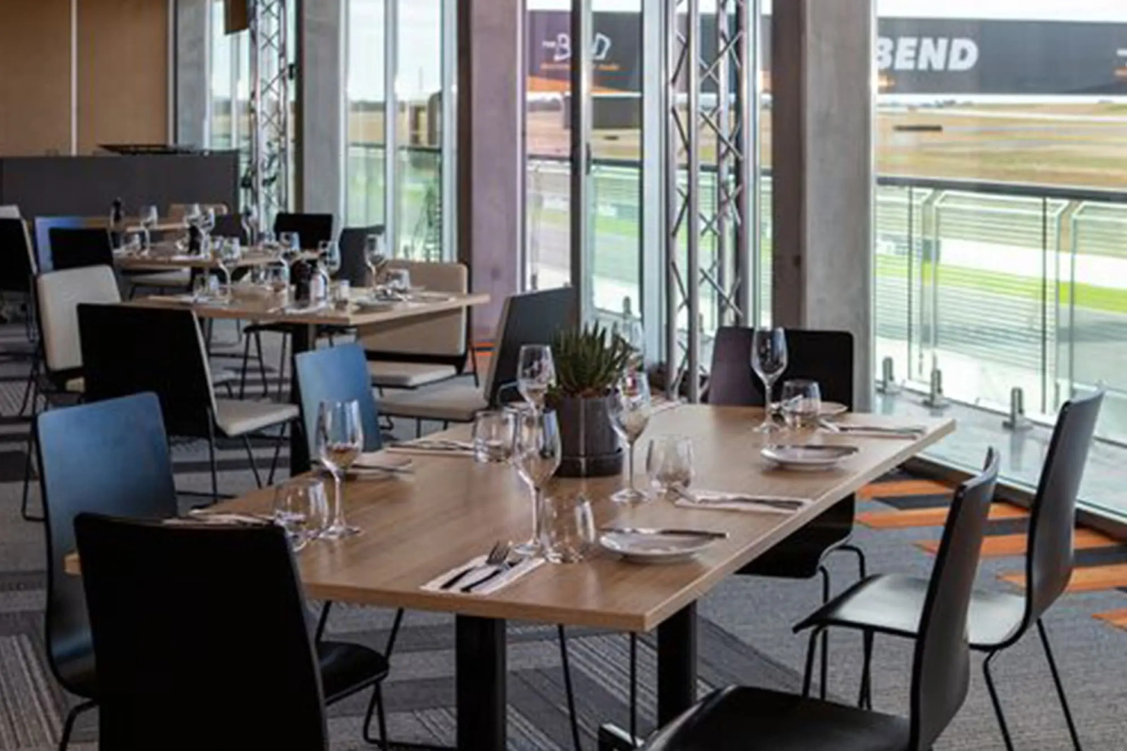 Rydges Pit Lane Hotel