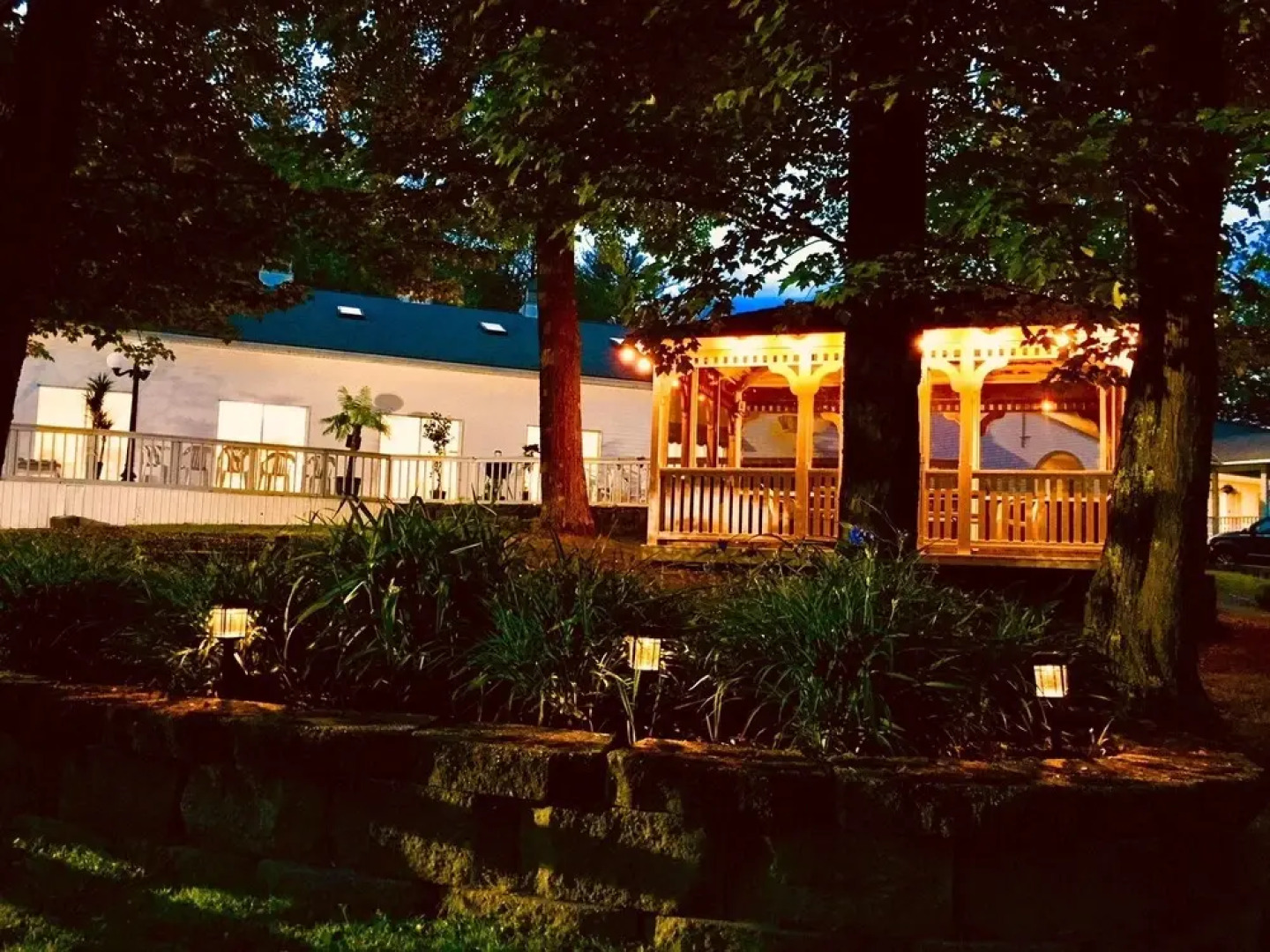 Exit 5 Motel & Cottages