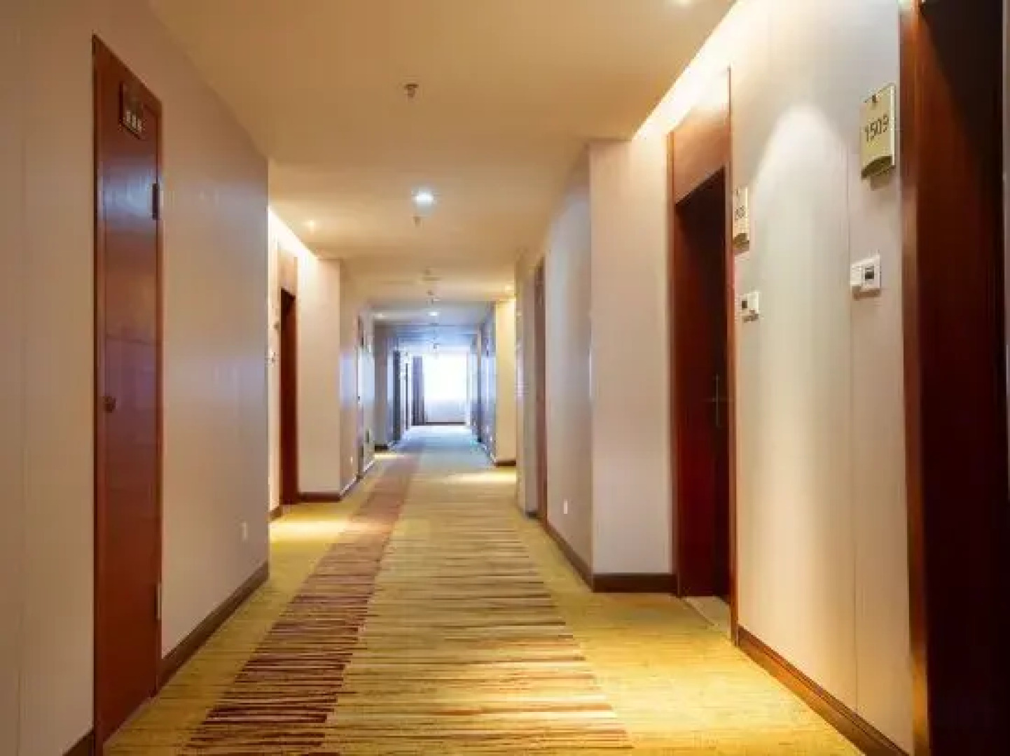 Longyan Wuping Zijin Hotel