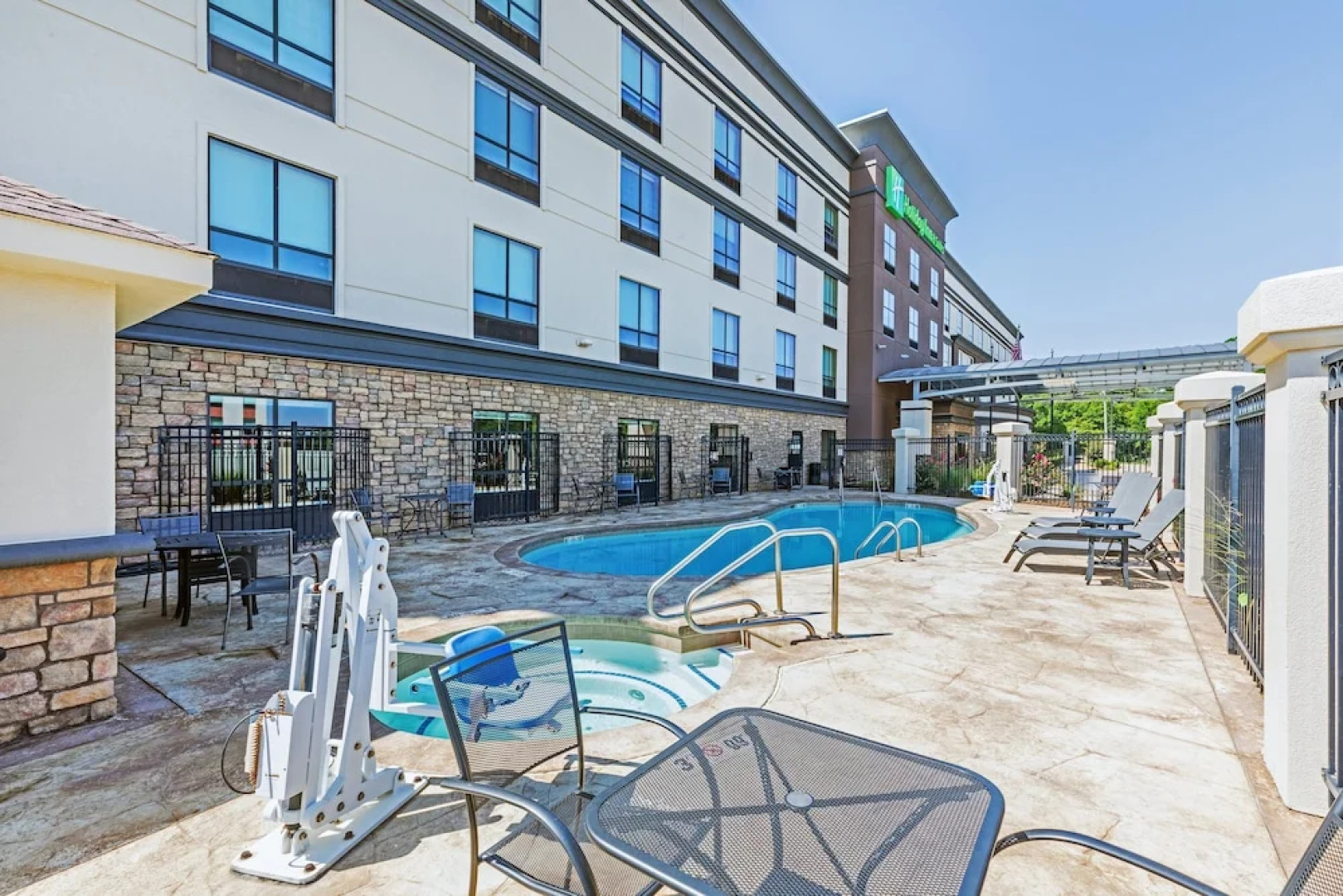 Holiday Inn & Suites Stillwater - University West