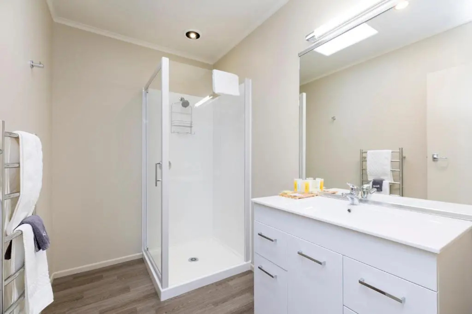 Colonial Court Motor Inn