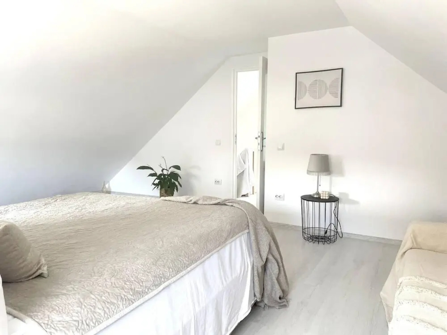 Impeccable 2-bed House in Albești