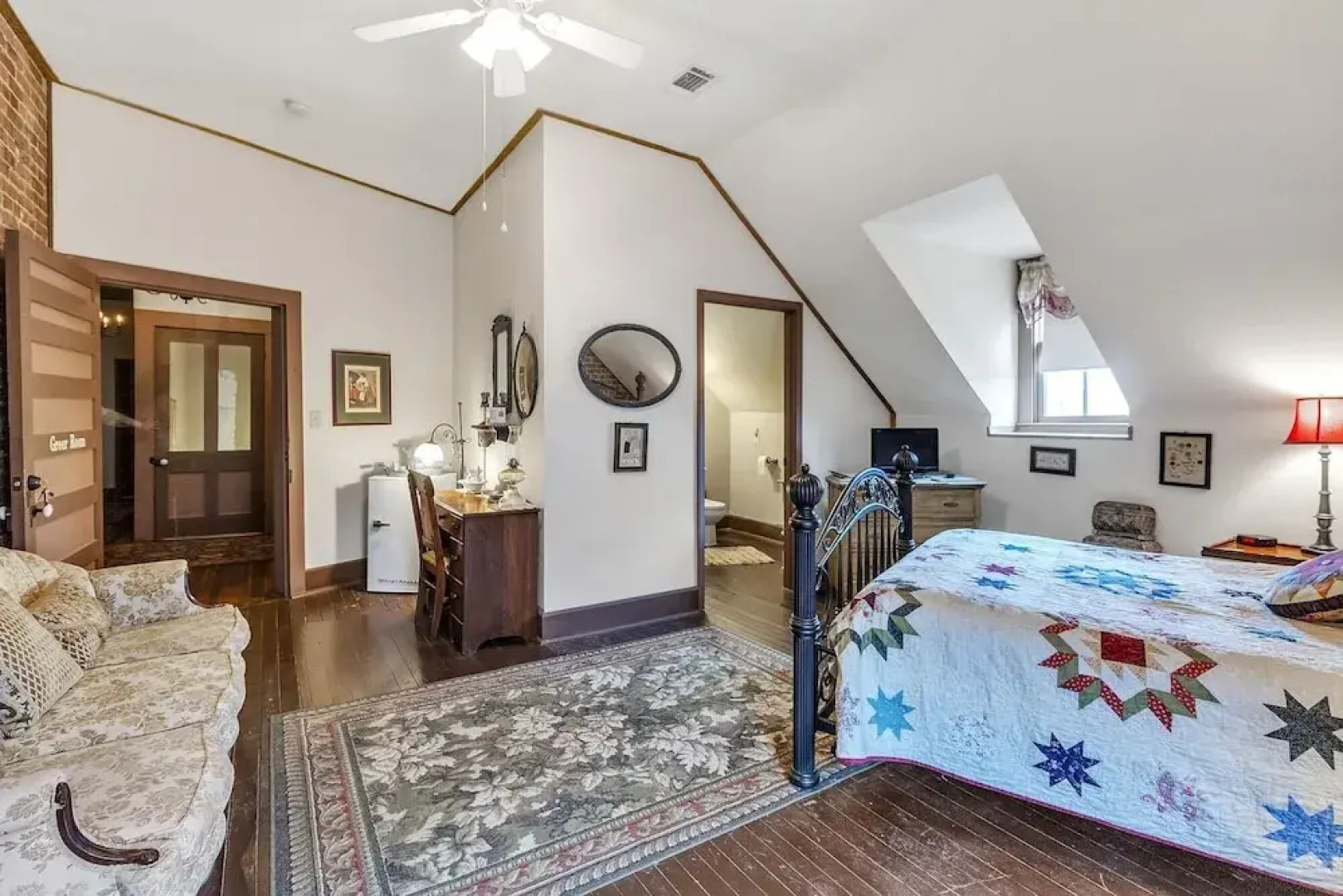 Greer Room 1 Bedroom by Main Street Bed & Breakfast