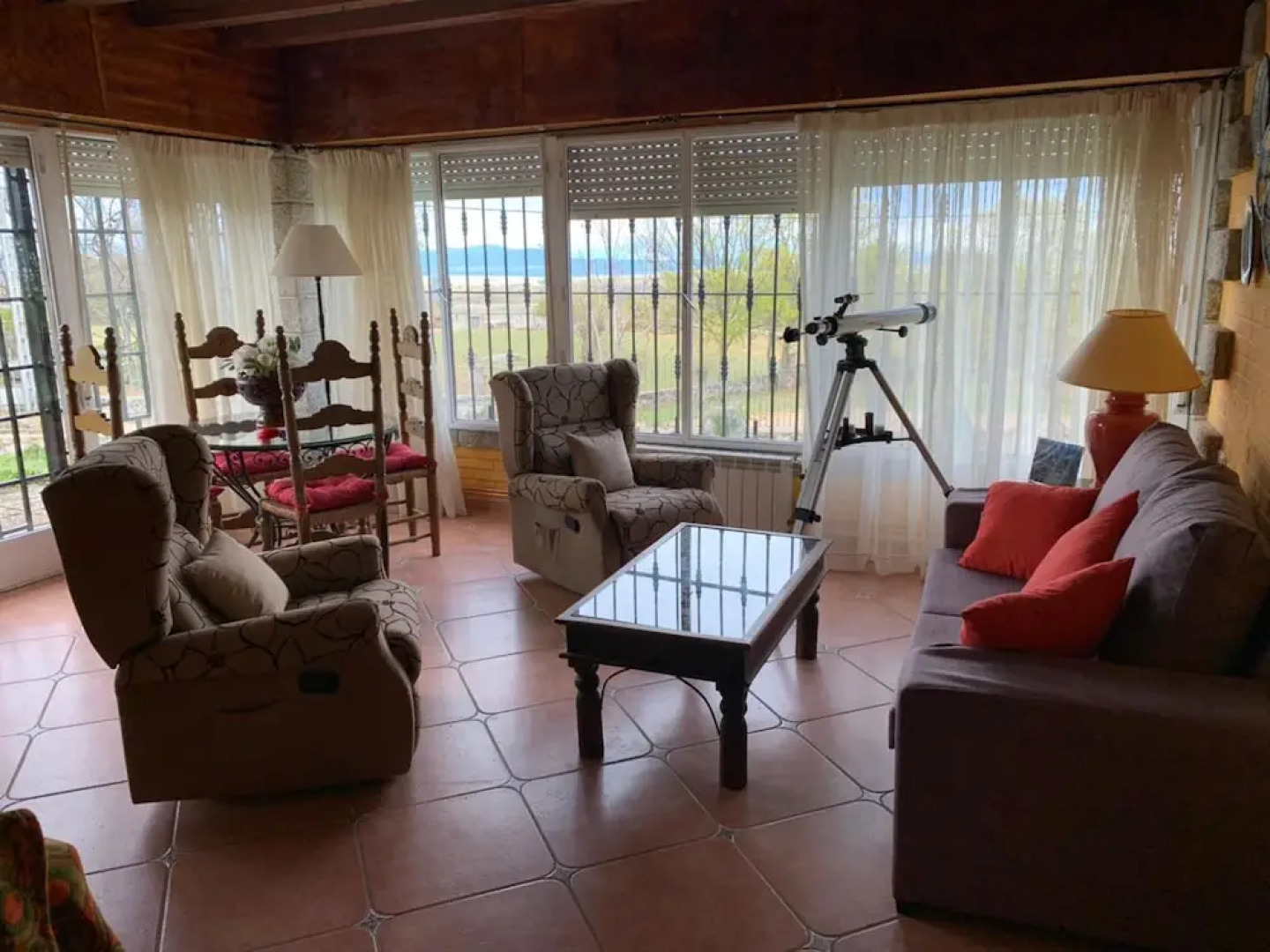 La Casa Roja De El Escorial