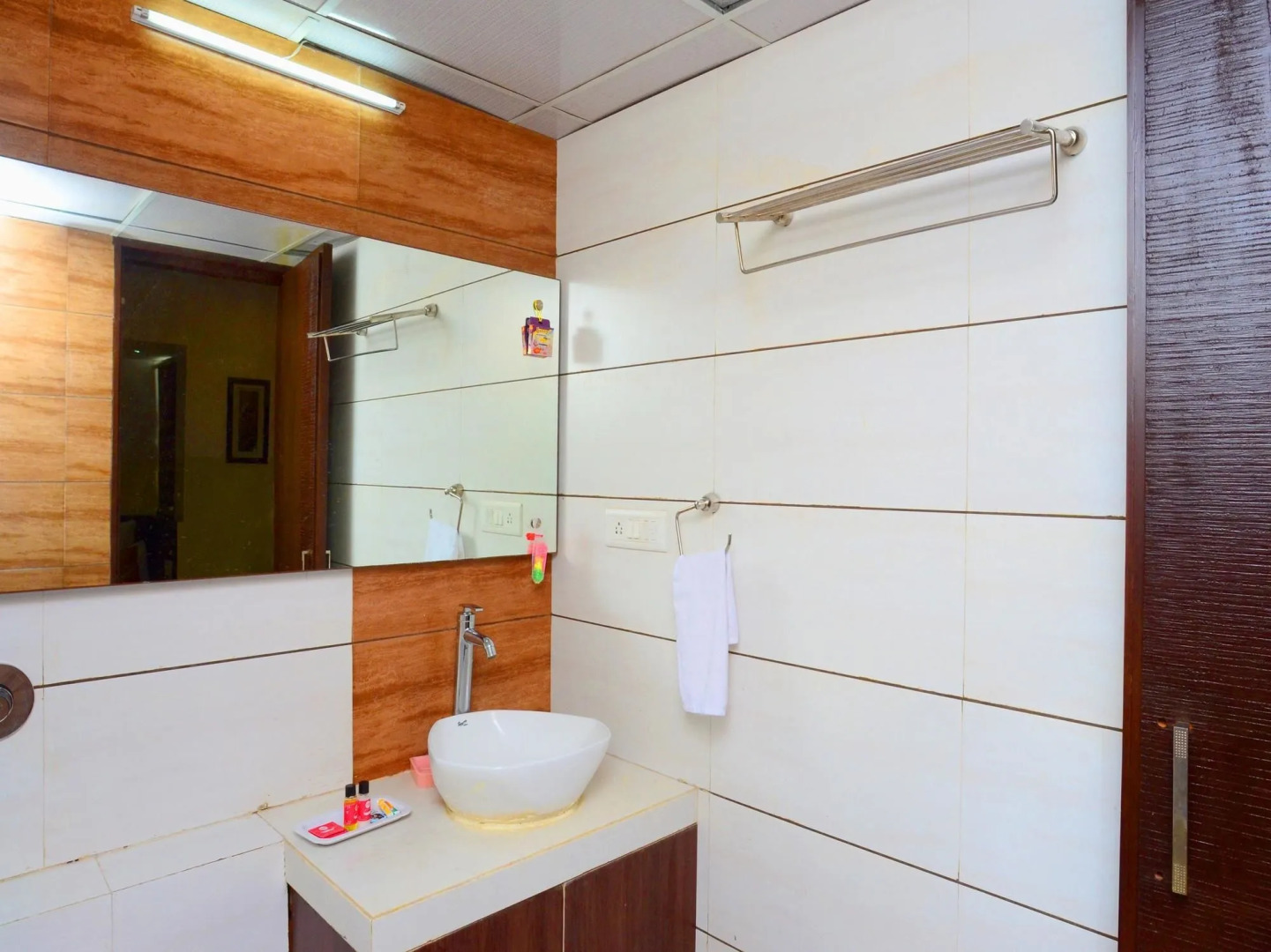 OYO 1030 Hotel Palm View Residency