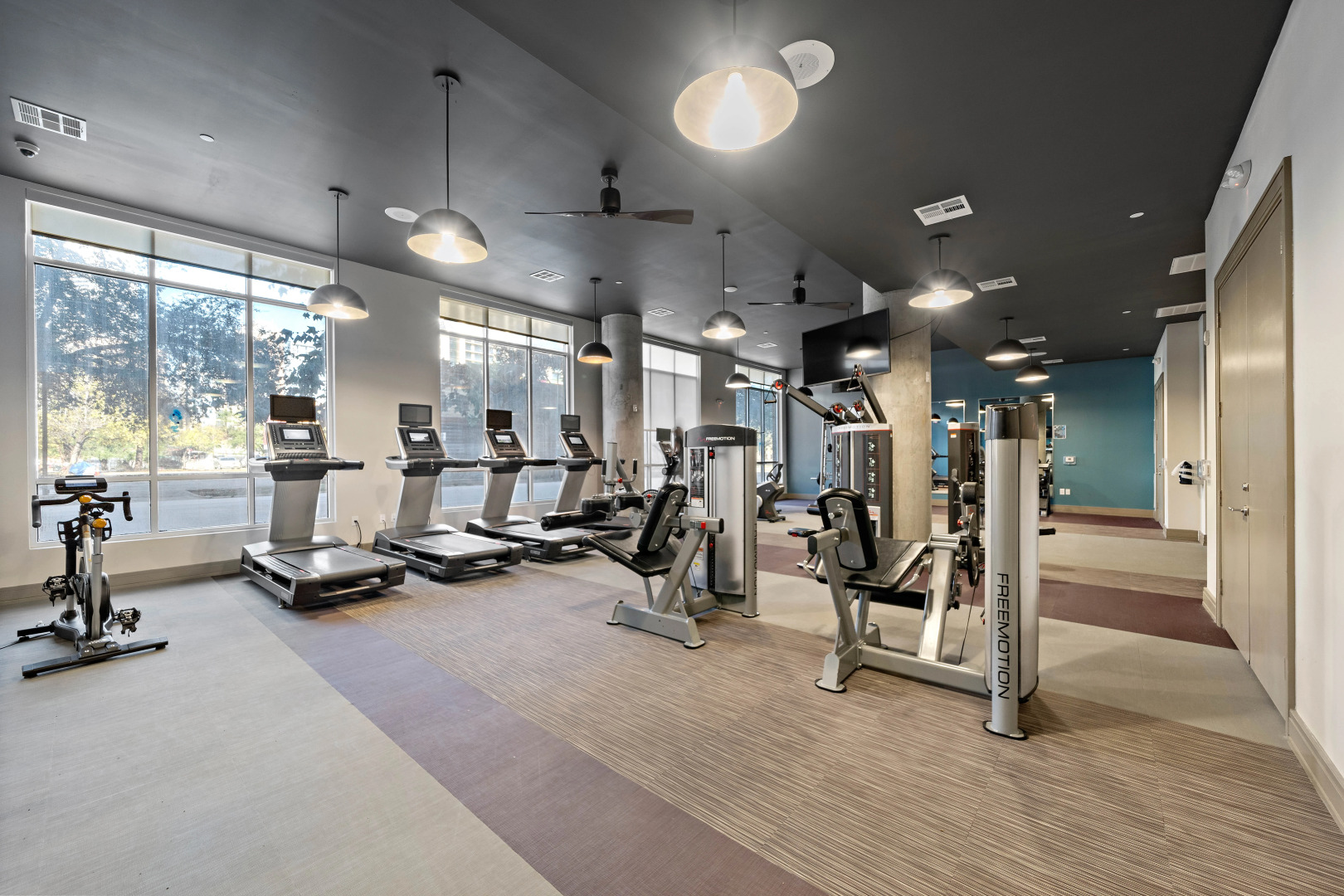 Spacious Apt With Amenities! Downtown Location!