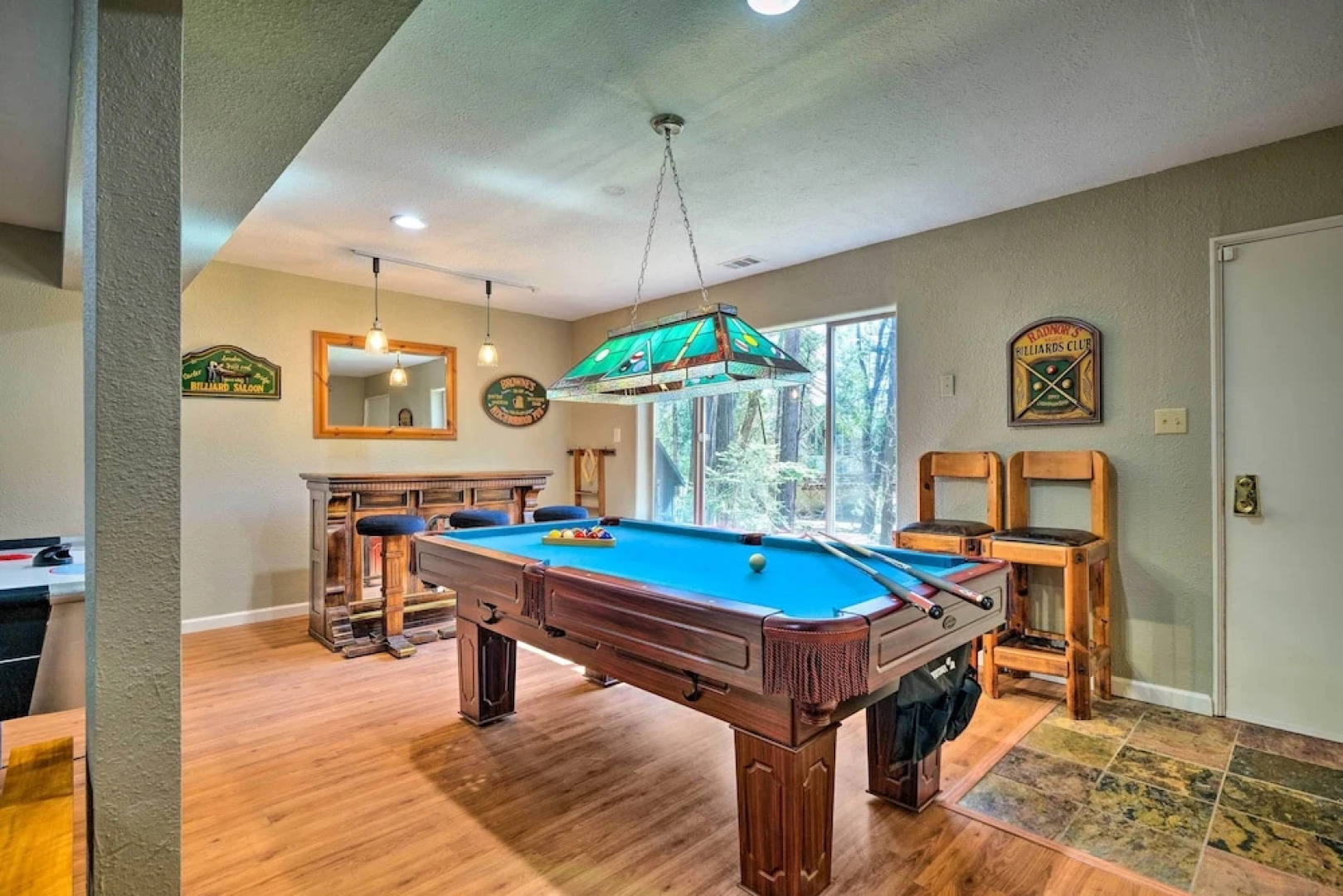 Game Room & Deck: Oso Cozy Cabin in Arnold!