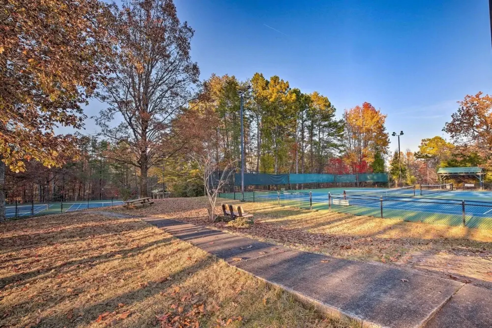 Lake Access: Waleska House w/ Floating Dock!