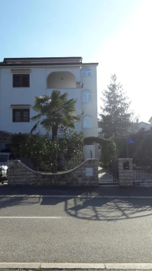 Apartment Slisko with Terrace and Garden