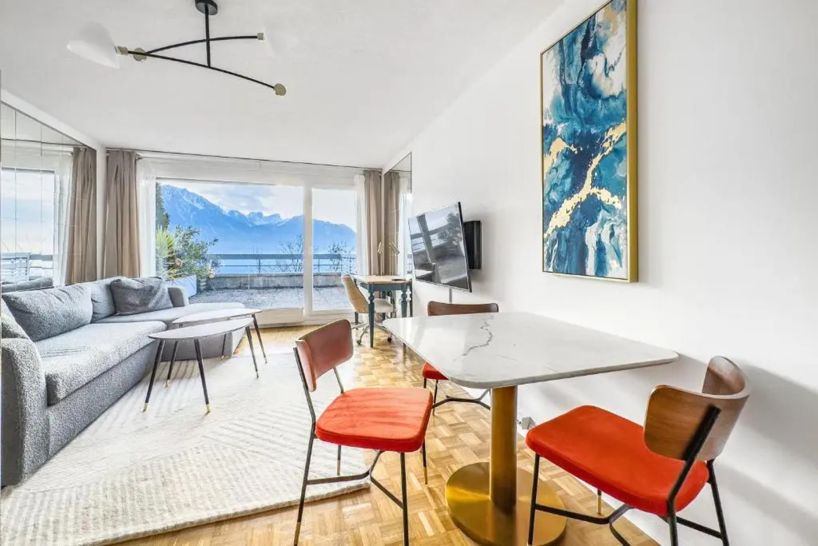 Beautiful Studio Lake View and Castle