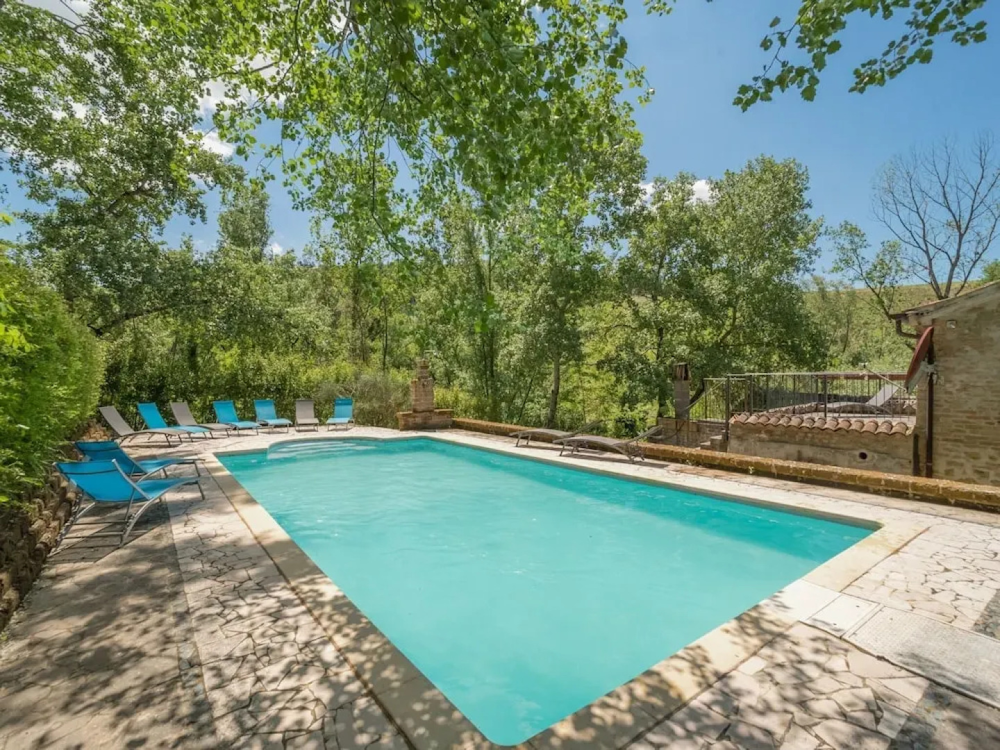 Lovely Holiday Home in Santa Vittoria In Matenano With Pool