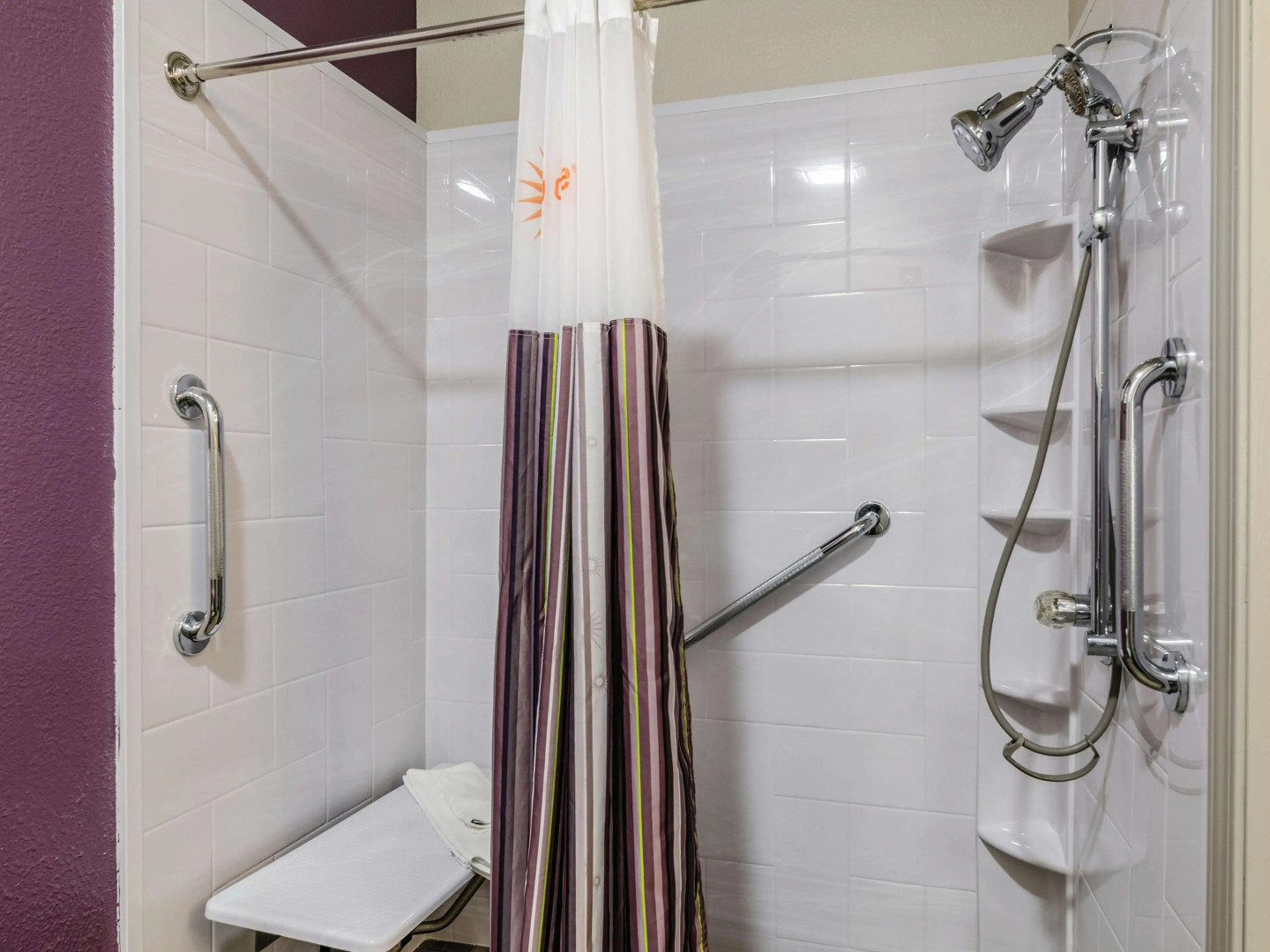 La Quinta Inn & Suites by Wyndham Kansas City Airport