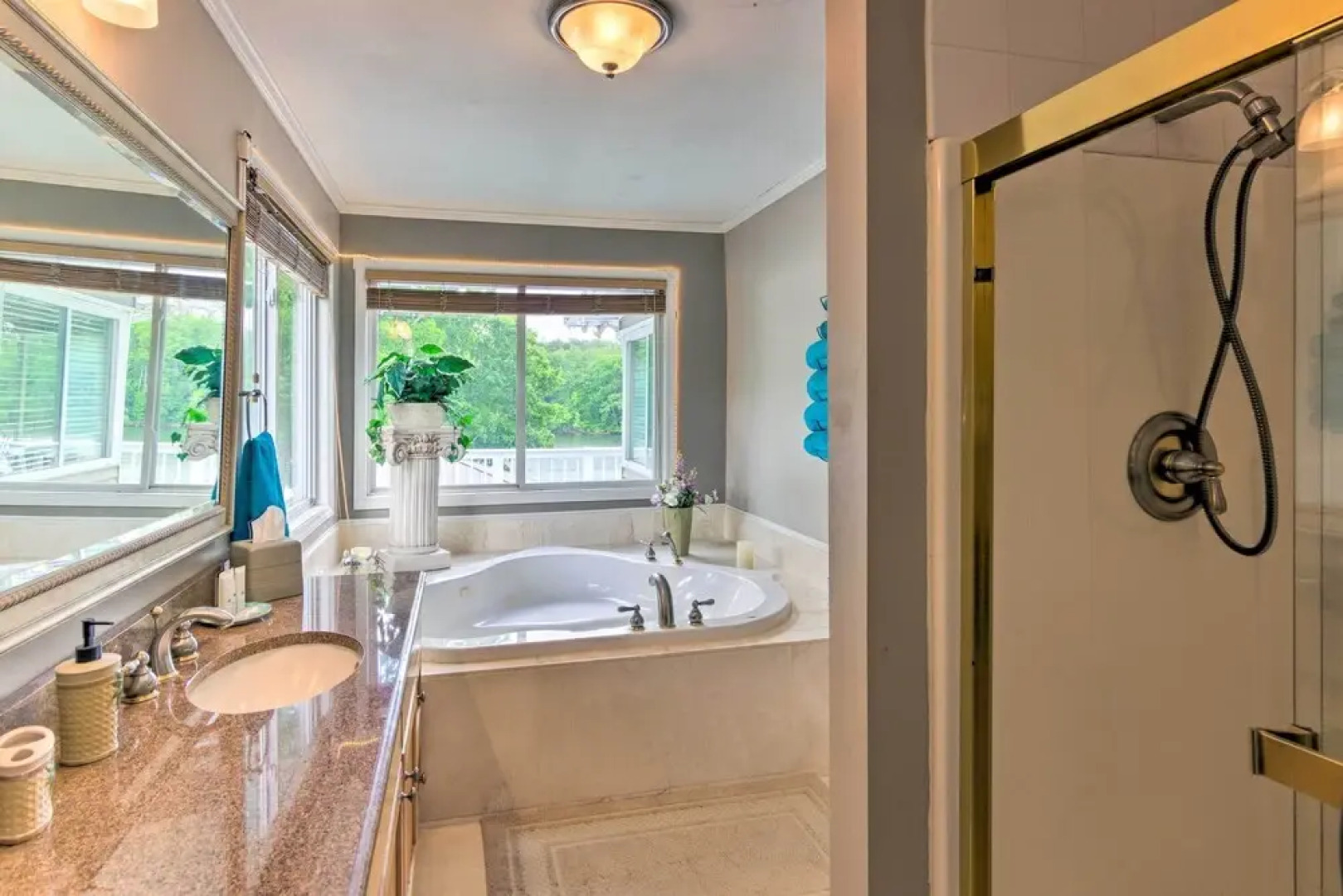 'paradise Lakehouse' in Hickory w/ Dock & Views!