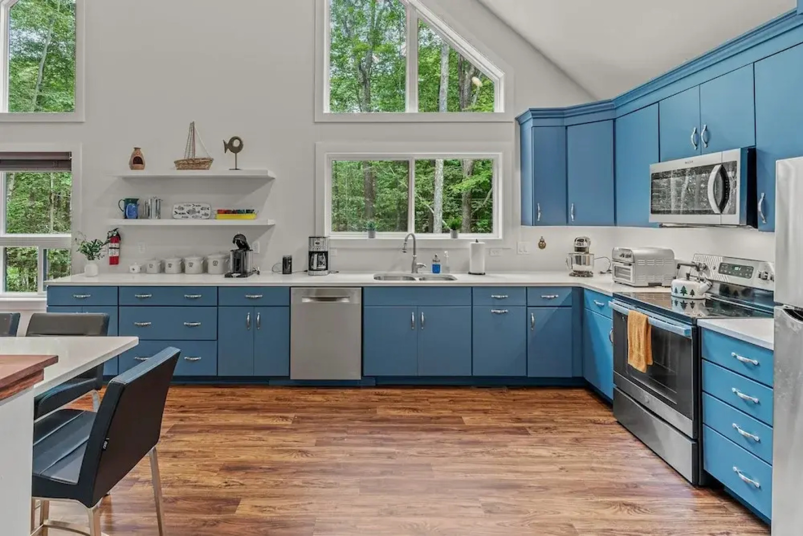 Happy Trails Chalet by Avantstay Sauna Deck Private Community Beach Access