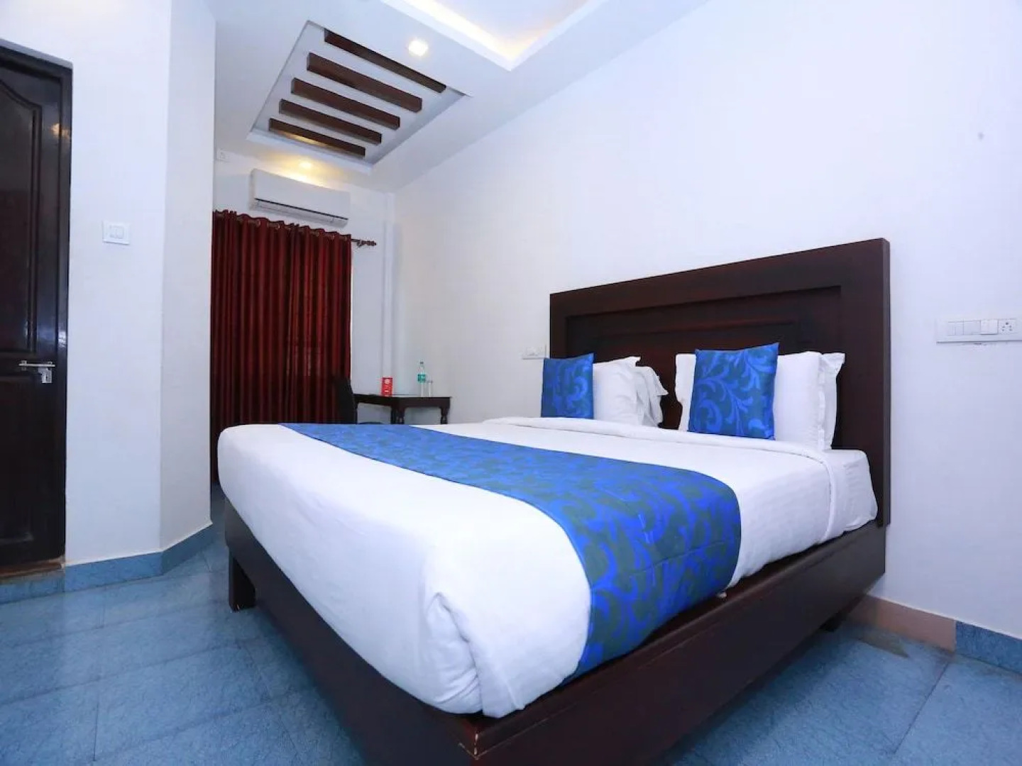 OYO 8964 Malabar Plaza Hotel