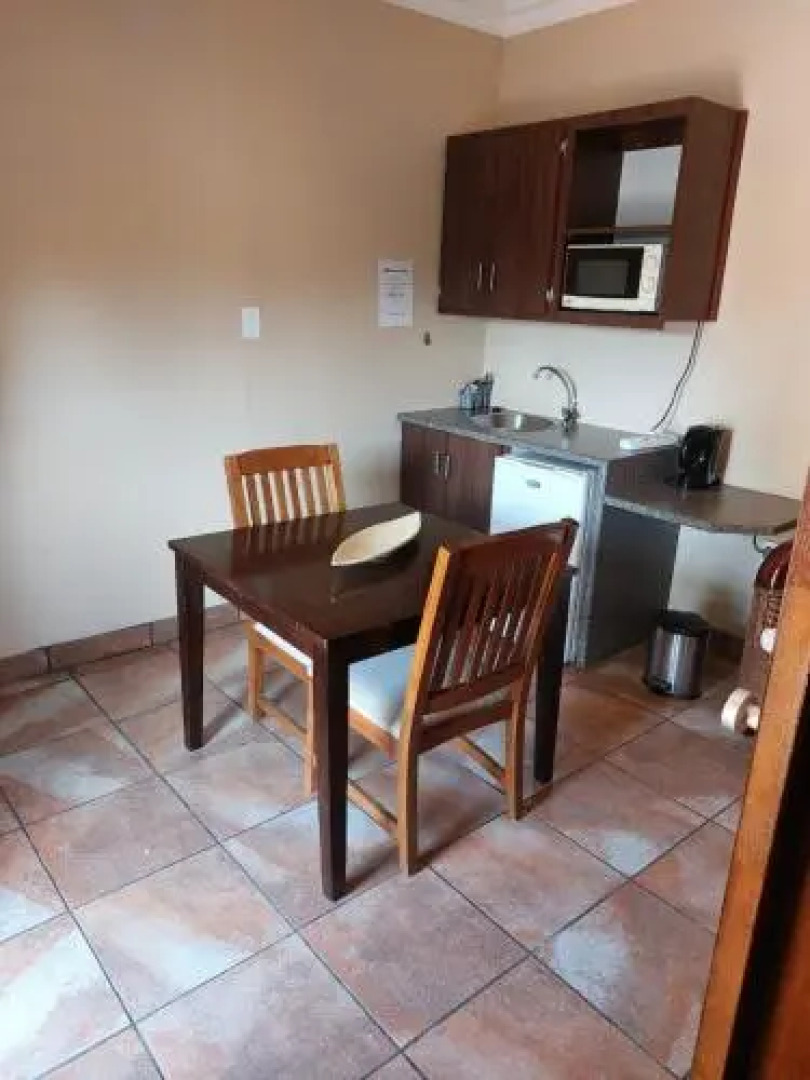 Ikhutse Manor Guest House