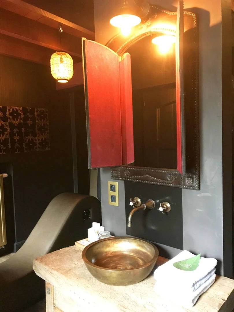 Love Hotel Domaine 10