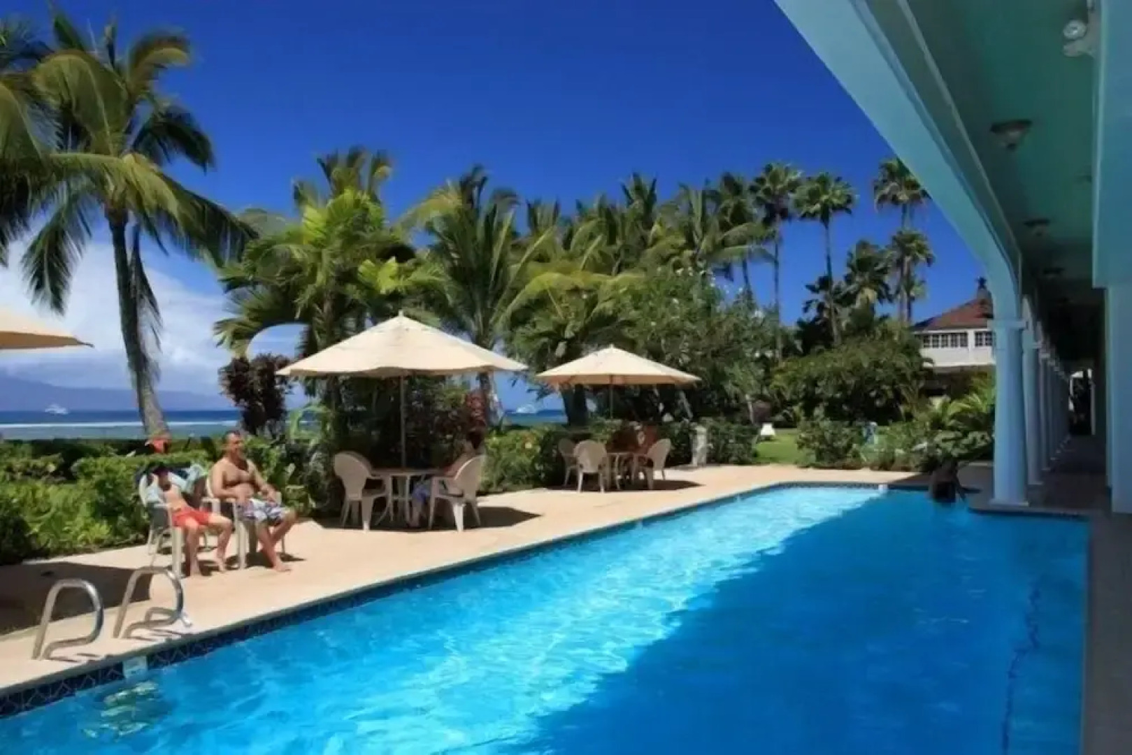 Lahaina Shores #425 Studio Bedroom Condo by RedAwning