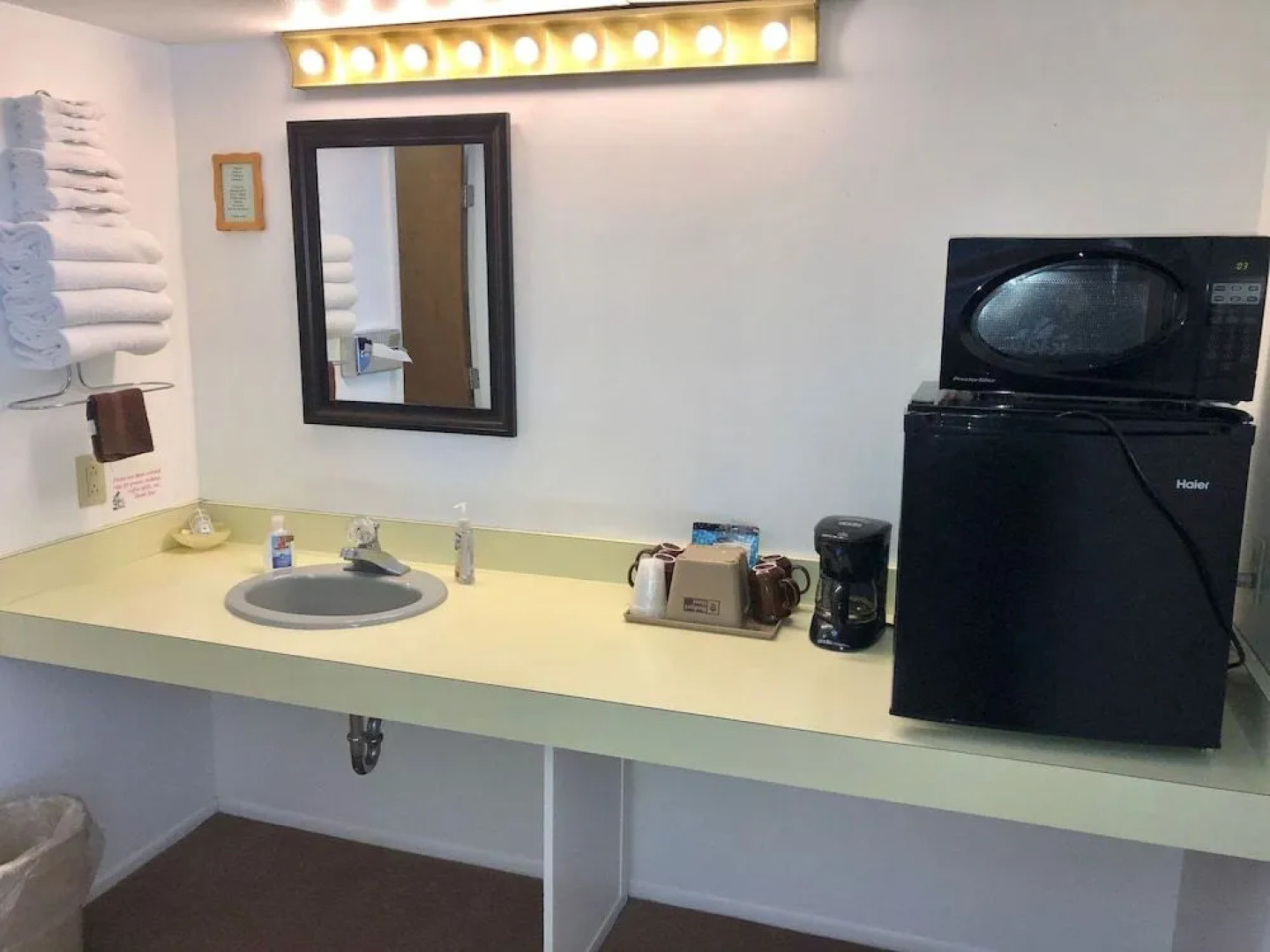 Budget Host Cloverland Motel