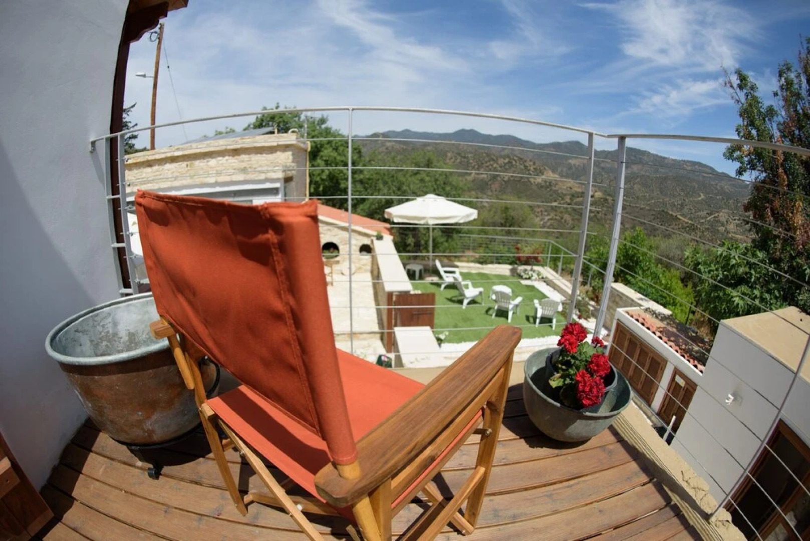 Thyone Uno Bal Cottage