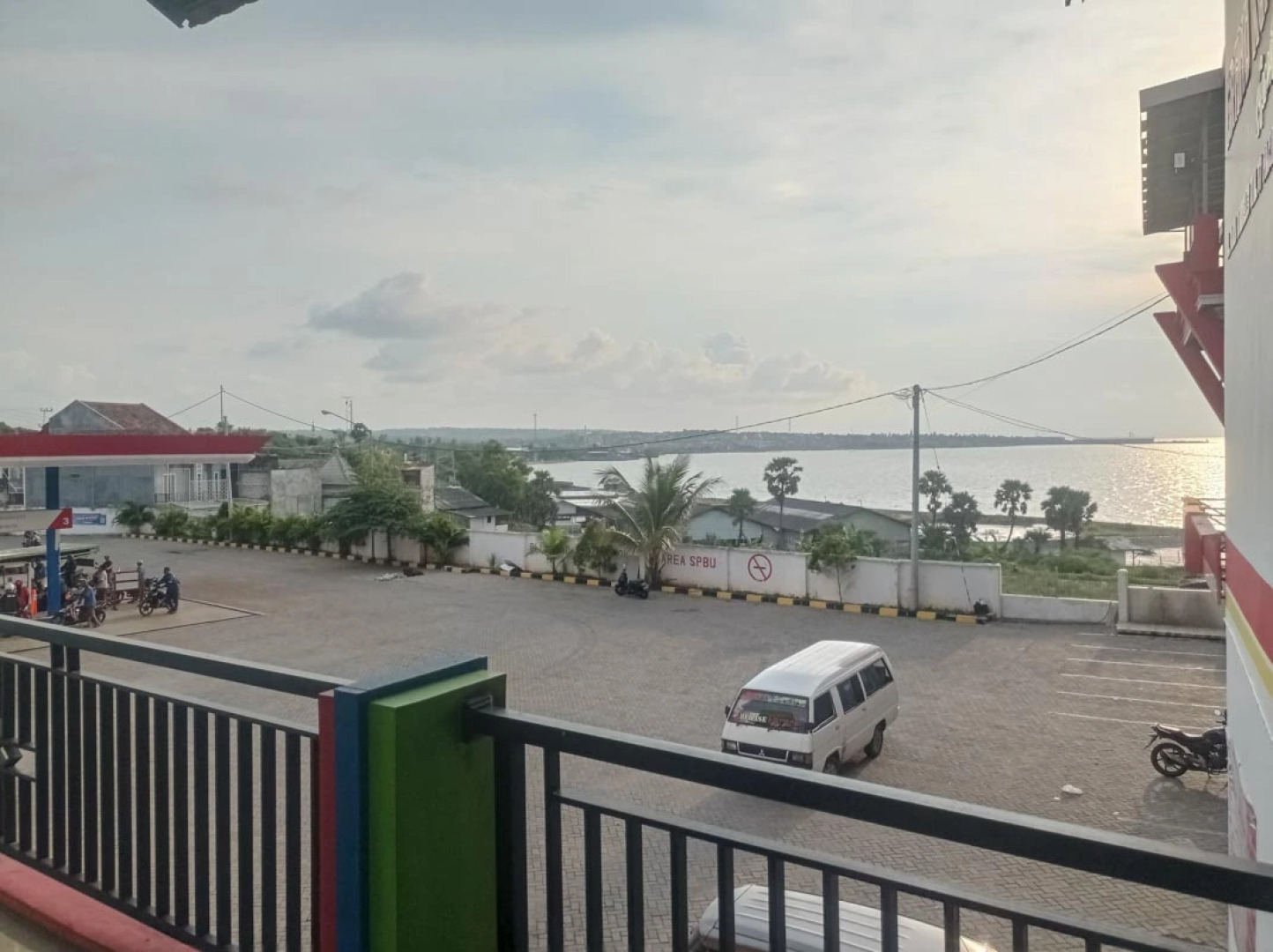 Grand Kencana Guesthouse near Wisata Bahari Lamongan