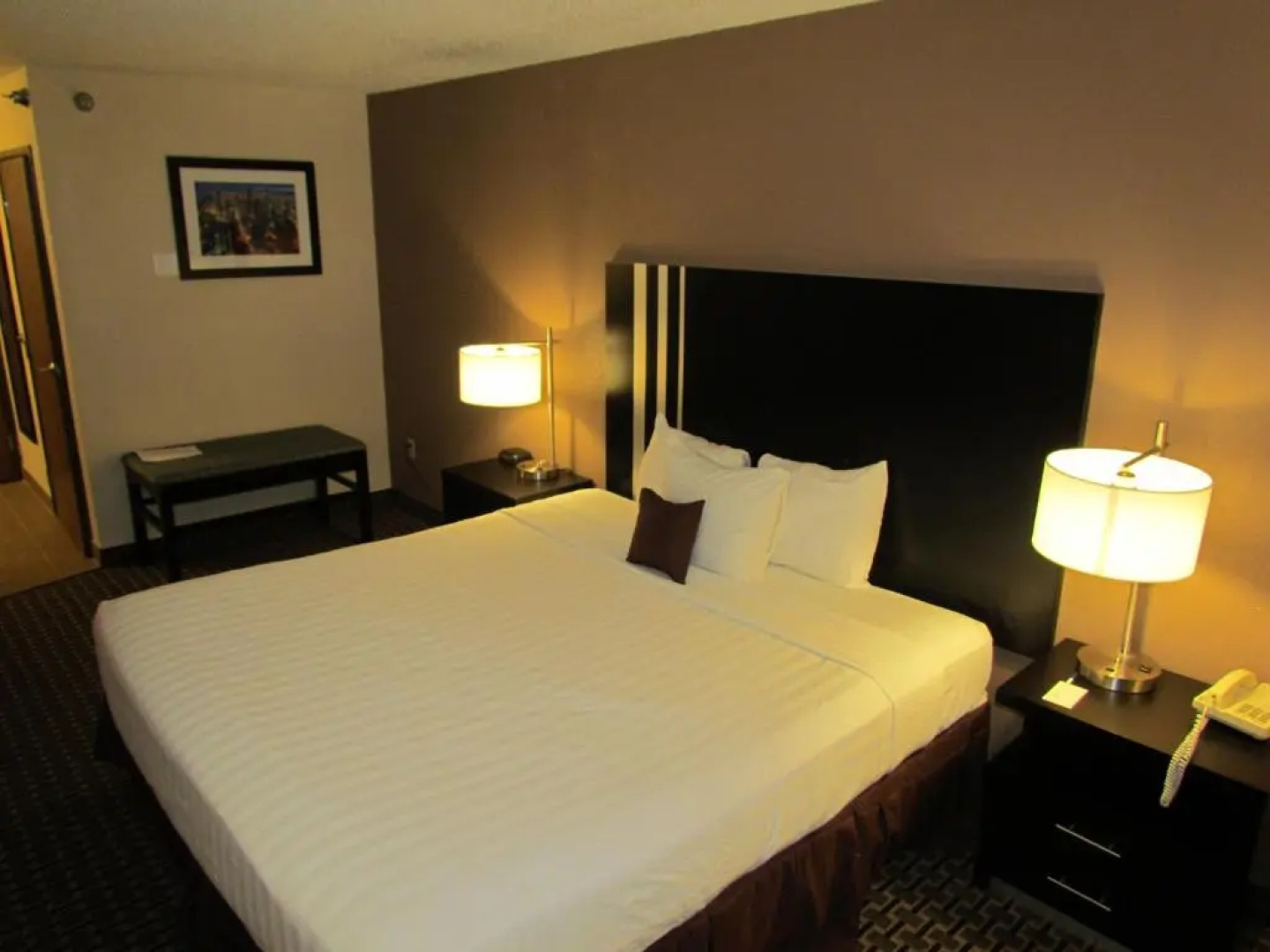The Armada Inn & Suites Glendale Heights