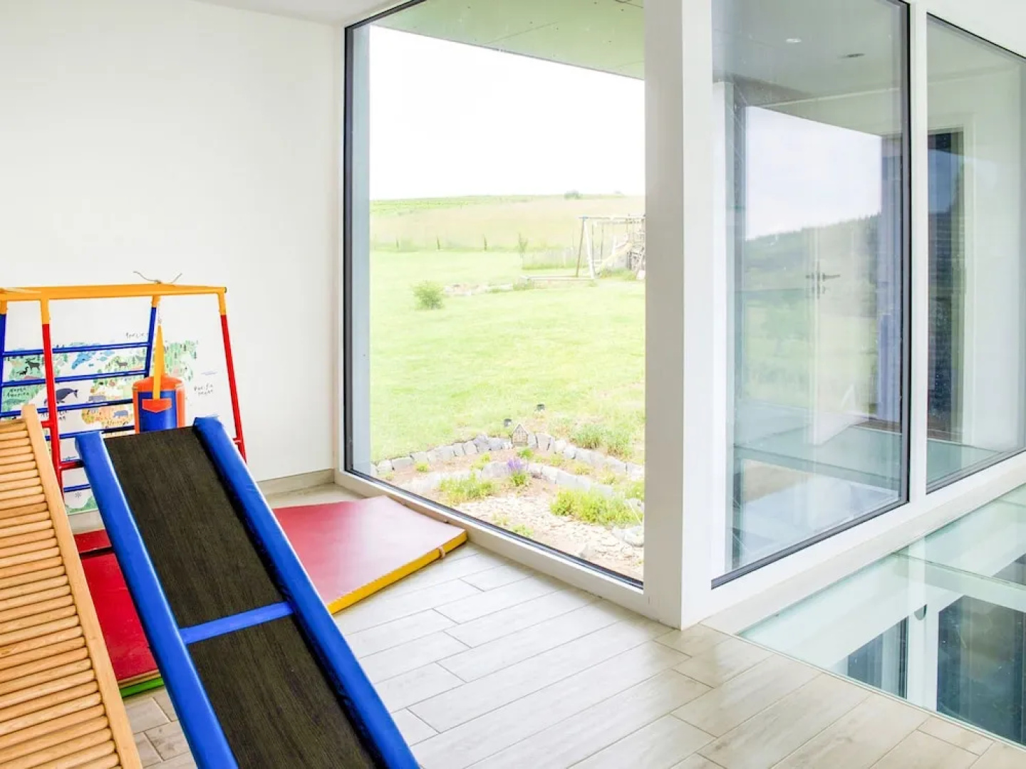 Plush Villa in Léglise near Forest
