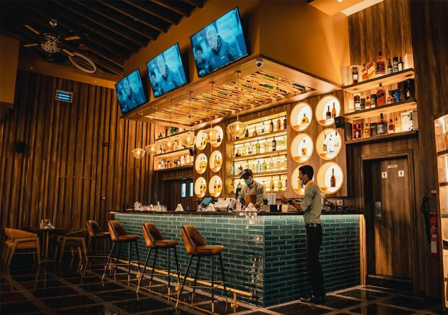 Deluxe Studio Private Apartment - Beachfront Property