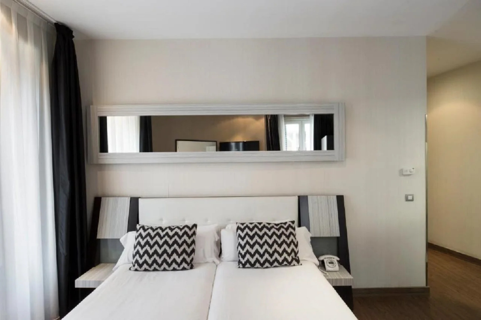 Отель Petit Palace Triball