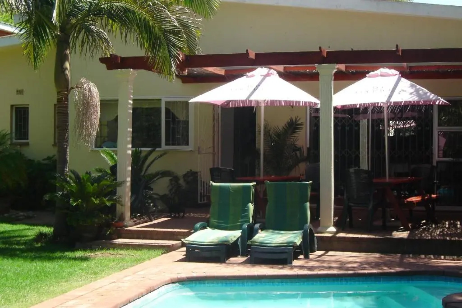 Cedar Lodge Guest House