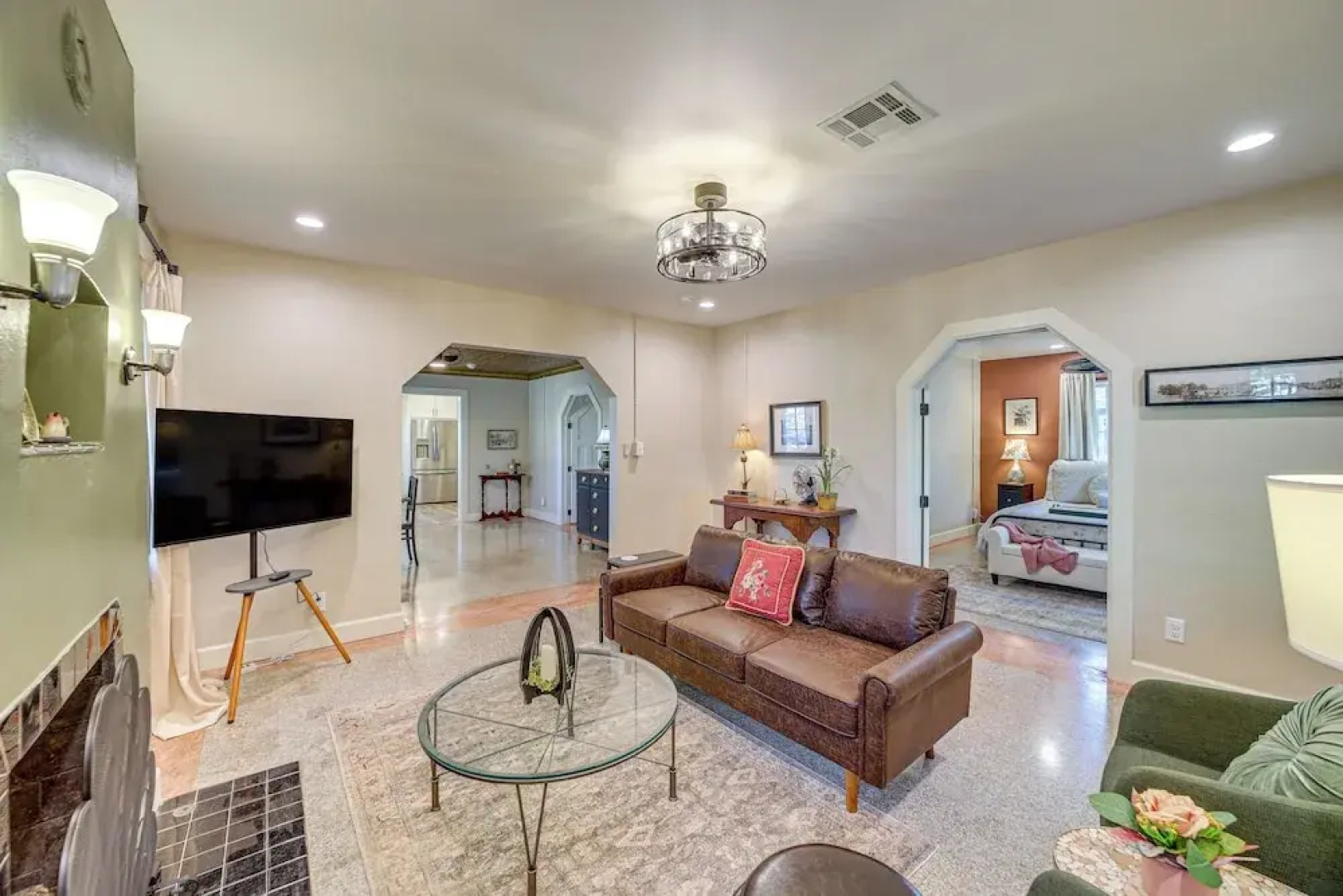 < 9 Mi to Dtwn Tulsa: Lovely Home w/ Yard & Deck!