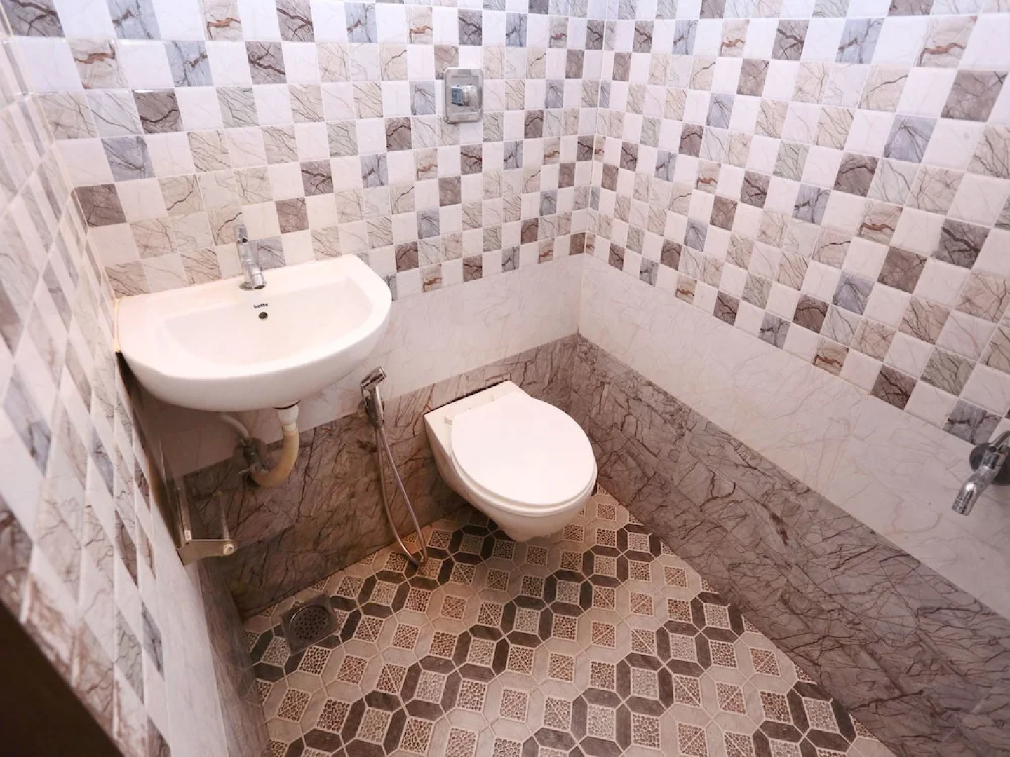 OYO 4706 Chalil Residency