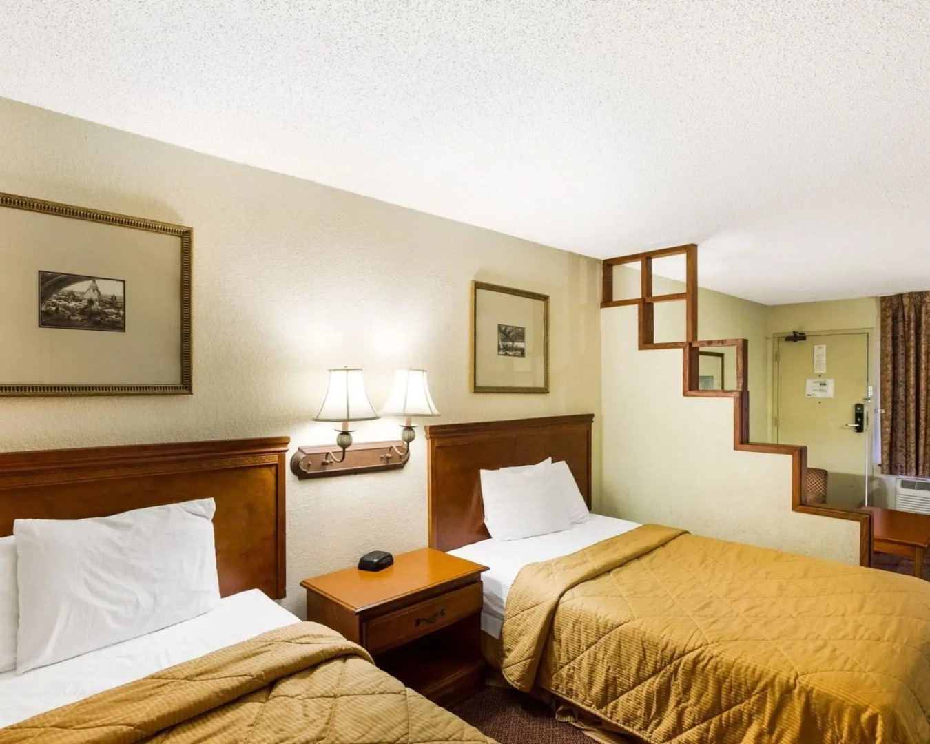 Rodeway Inn & Suites South of Fiesta Park