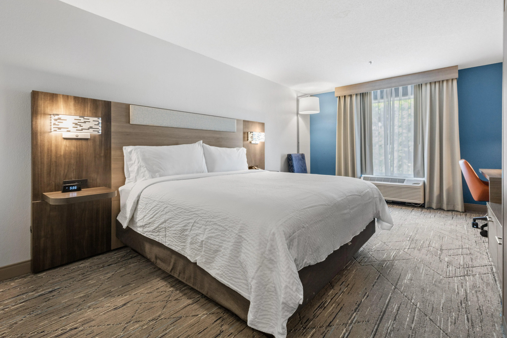 Holiday Inn Express & Suites Starkville by IHG