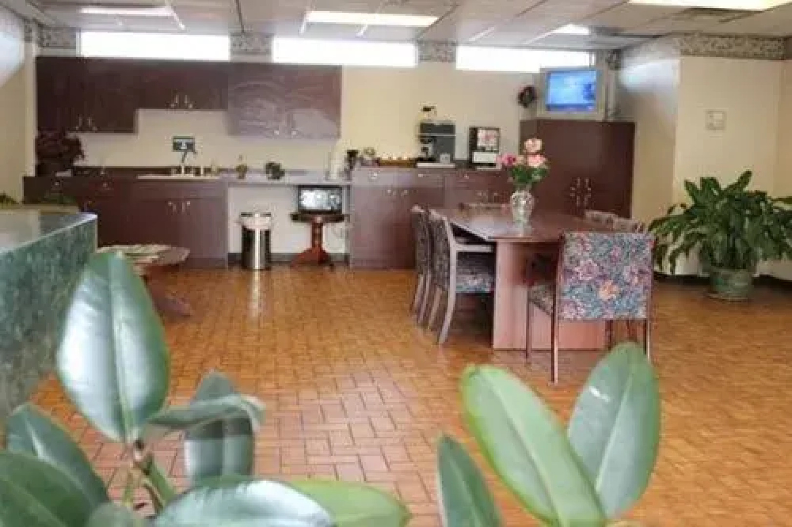 Studio 9 Inn & Suites