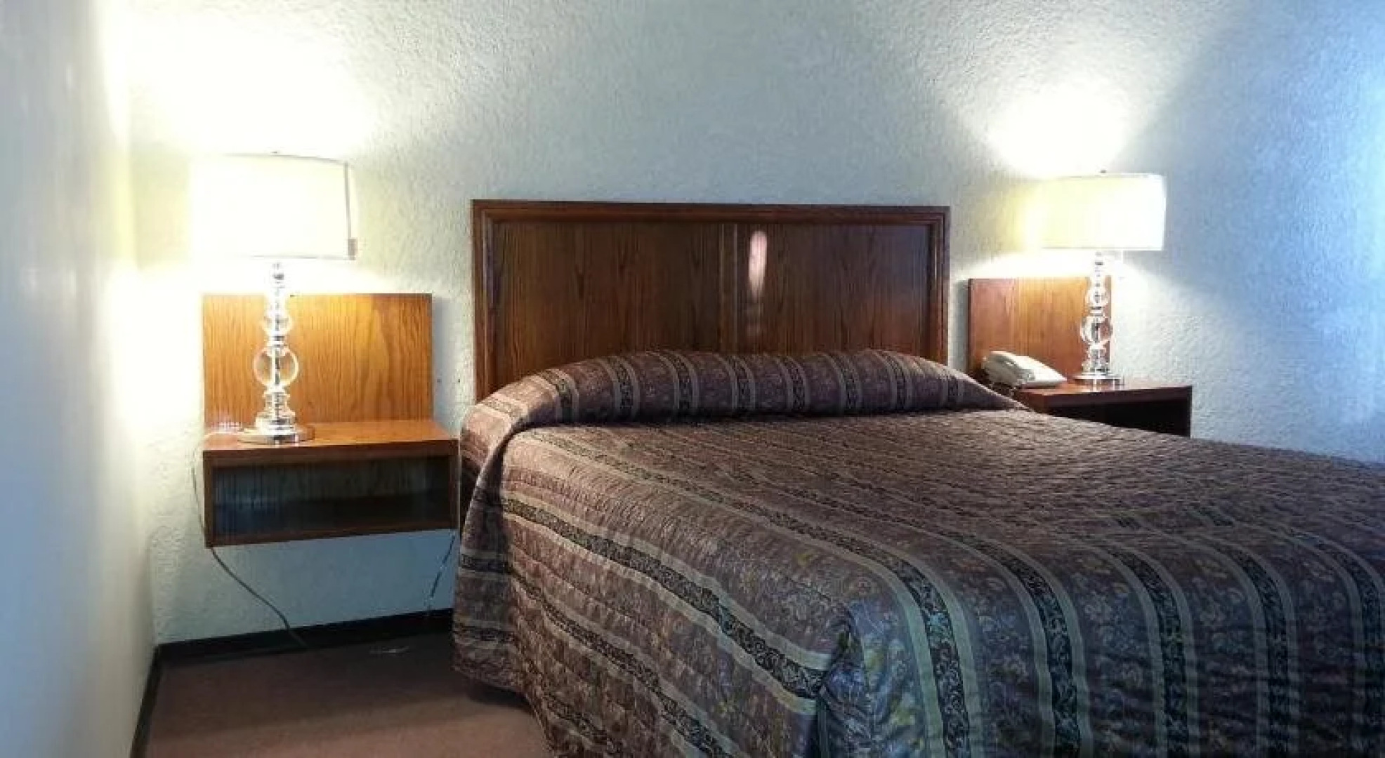 Maple Creek Motor Inn