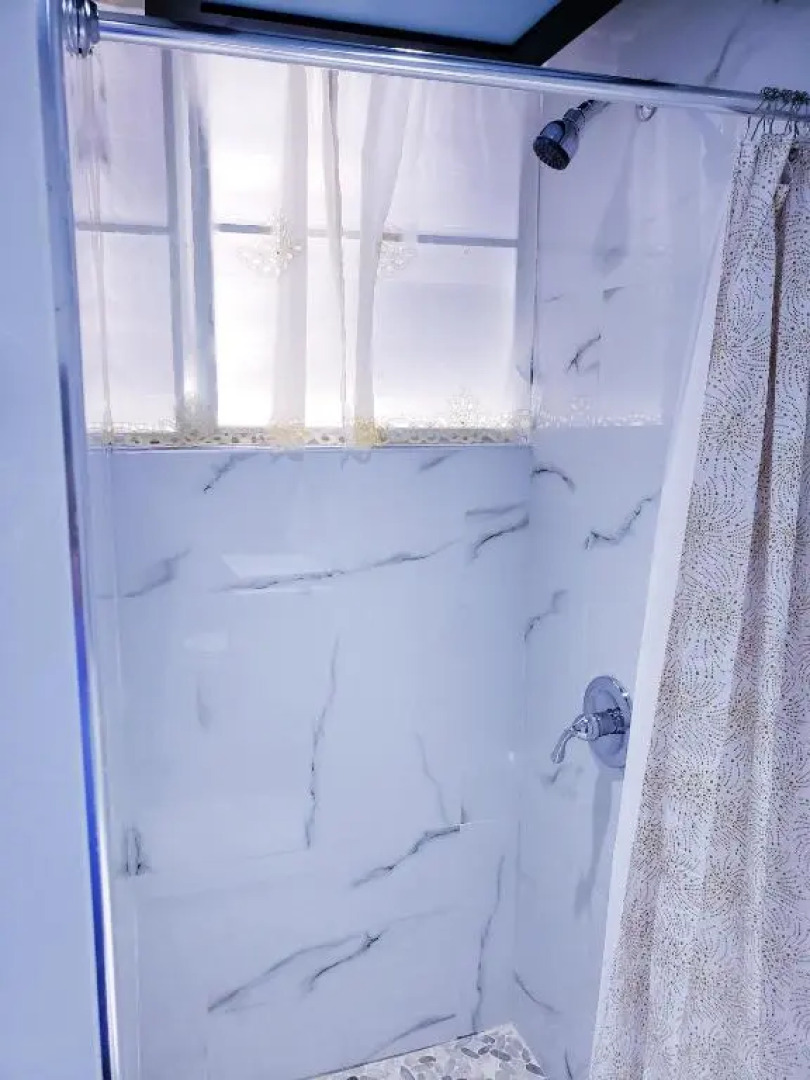 M/H HOUSE (#2) cozy house near airport and beach