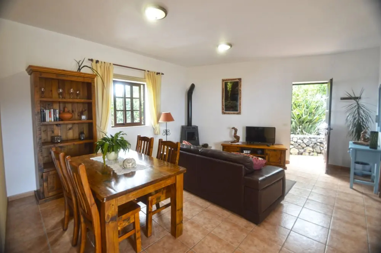 Las Paredes by Isla Bonita