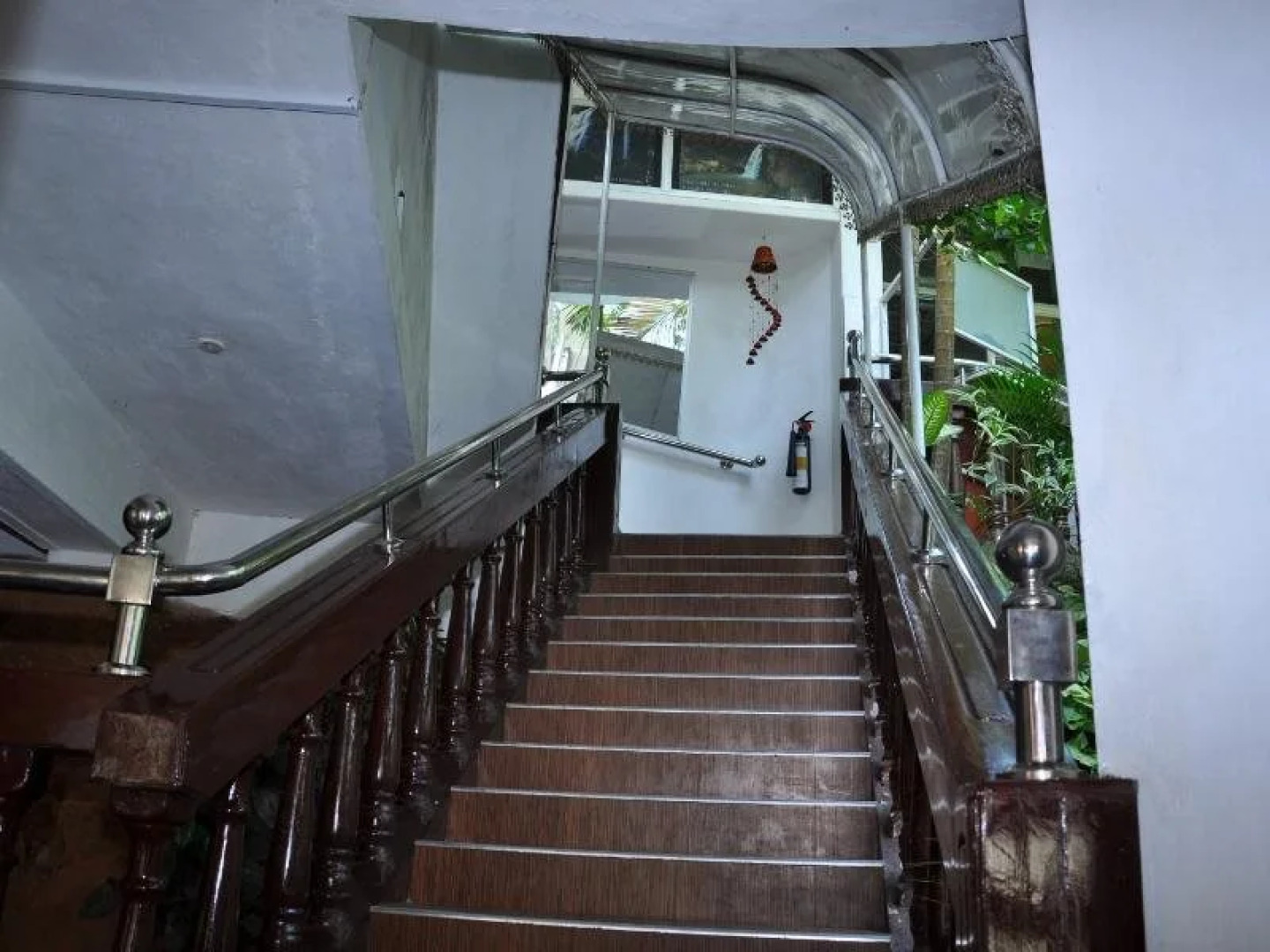 White House Holiday Inn