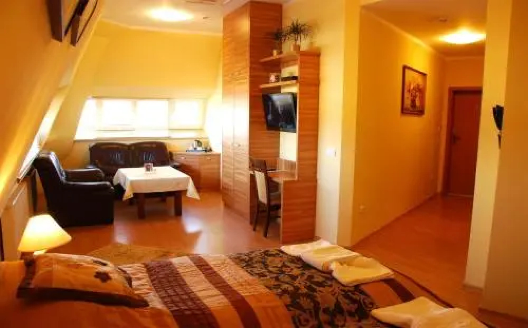 Piramida Hotel & Restaurant