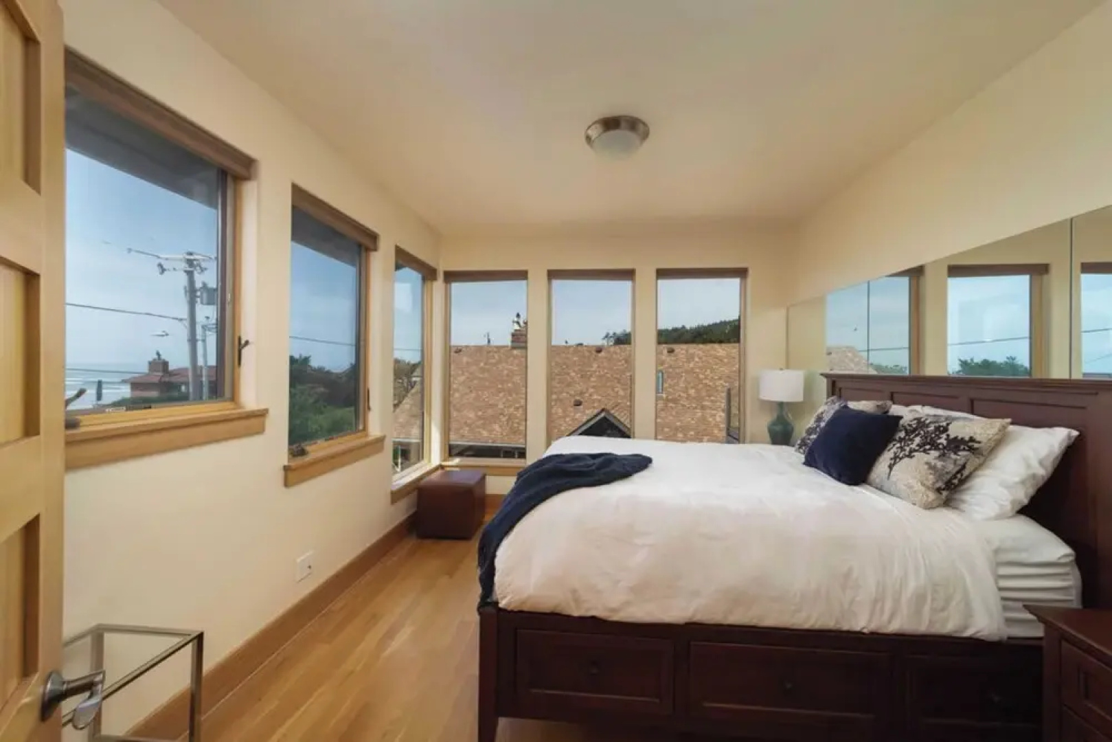 The Castle Rock Estate by Avantstay Steps From Arch Cape Beach w/ Hot Tub & Sauna
