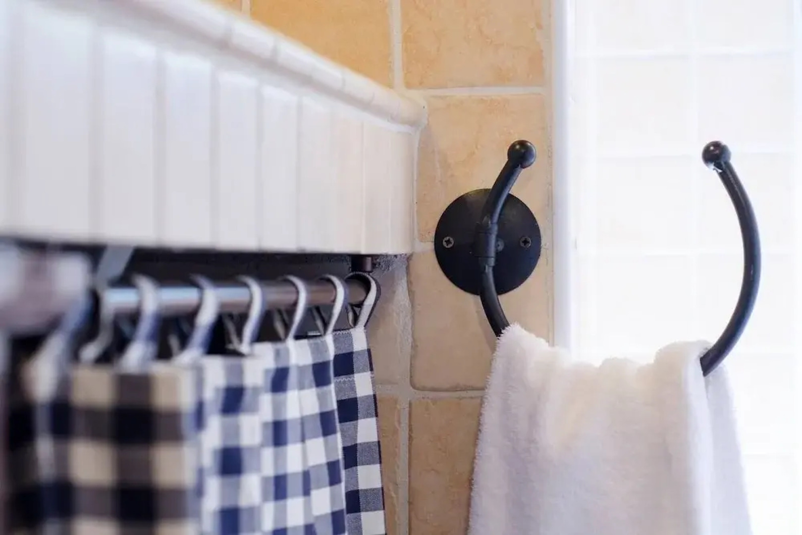 JOIVY Attic on the Lake