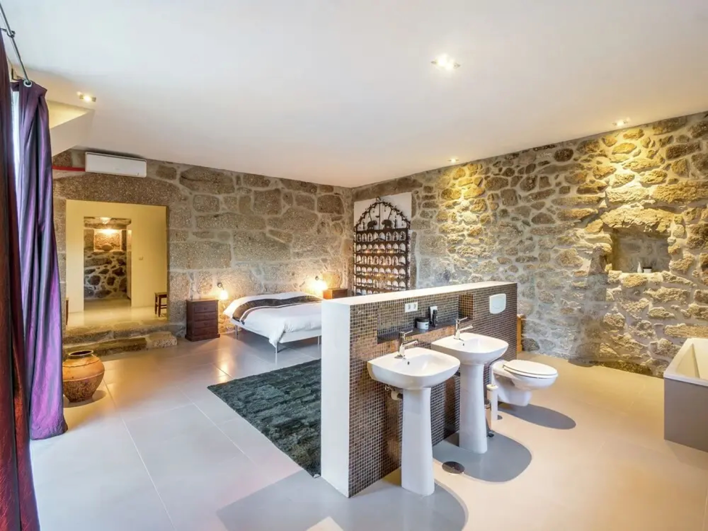 Very Spacious Apartment With Lots of Grandeur and Great Views