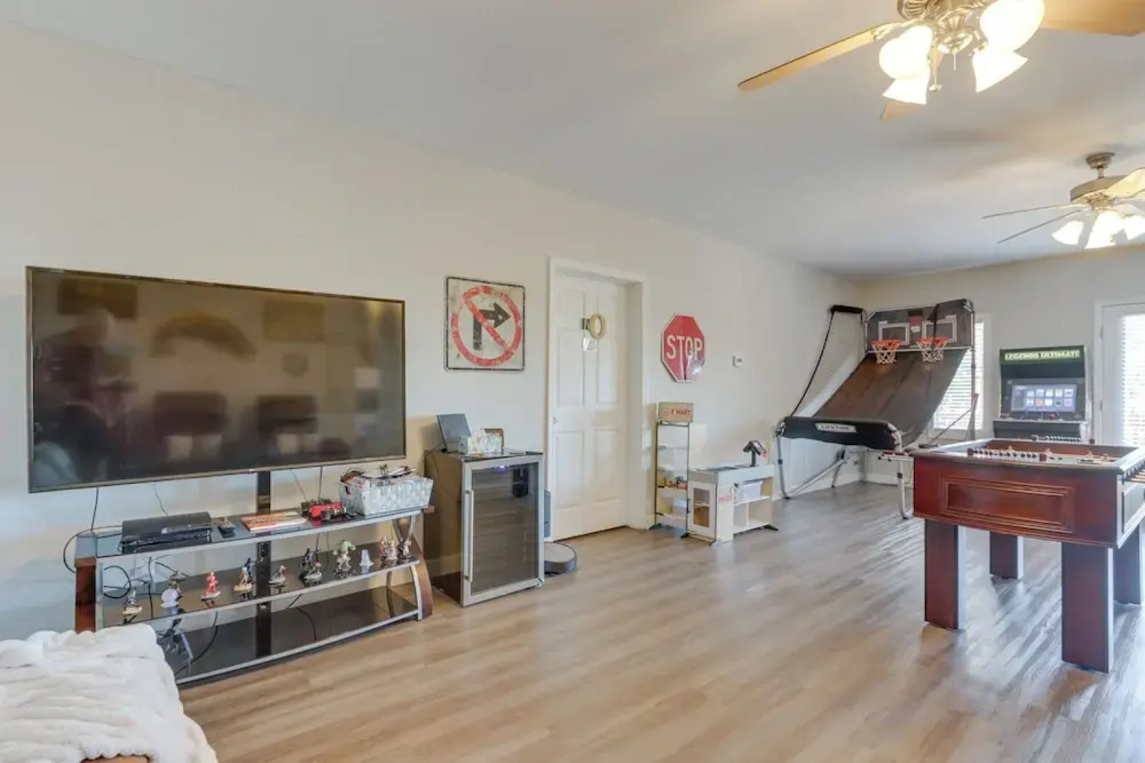 Beaver Lake Home w/ Game Room, Boat Slip & Views!